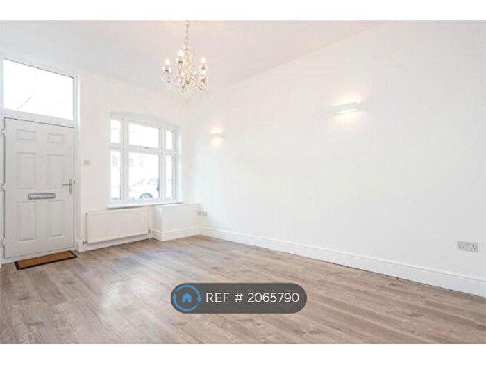 2 Bedroom Flat To Rent In Alexandra Road, Windsor, SL4