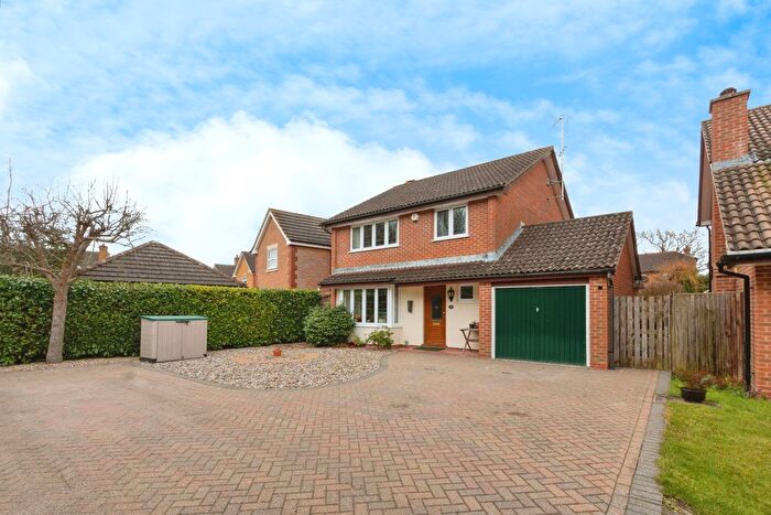 4 Bedroom Detached House For Sale In Wash Brook, Hook, RG27