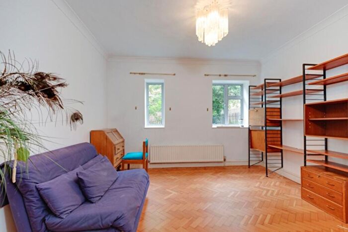 1 Bedroom Apartment To Rent In New End, Hampstead, London, NW3