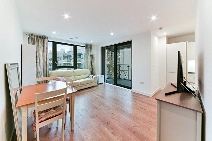 1 Bedroom Apartment To Rent In St. Pauls Way, London, E3