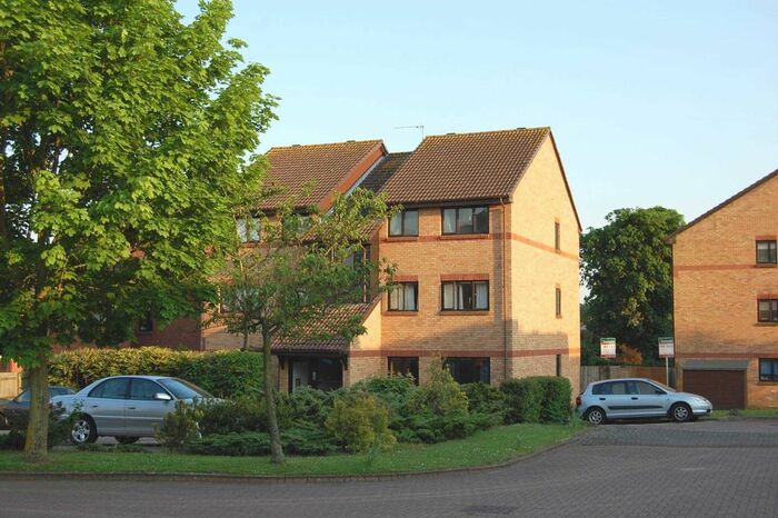 2 Bedroom Flat To Rent In Escott Place, Ottershaw, Chertsey KT16