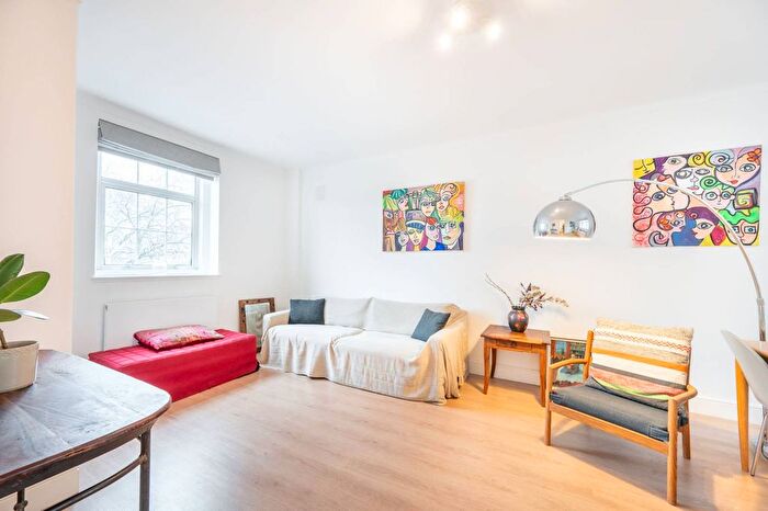 1 Bedroom Flat To Rent In The Lodge, Notting Hill, London, W11