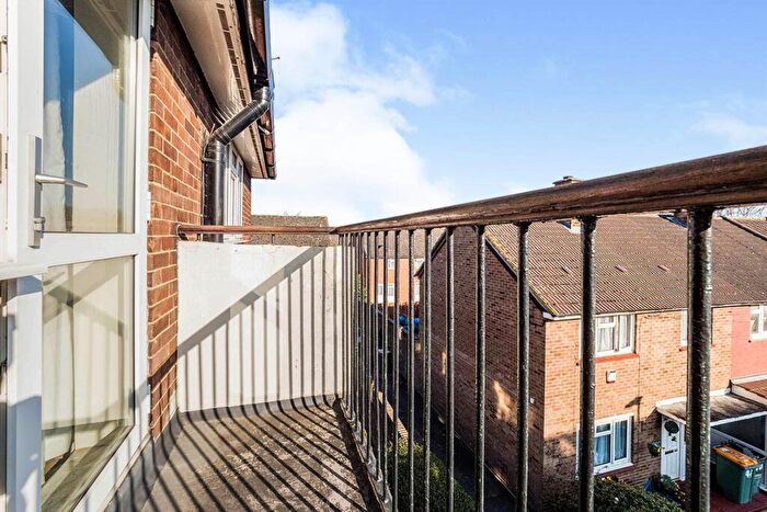 2 Bedroom Apartment For Sale In South Molton Road, London, E16