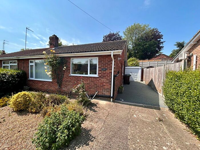 3 Bedroom Semi Detached Bungalow For Sale In Damgate Close, Acle, Norwich, NR13