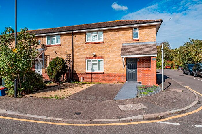 3 Bedroom Terraced House For Sale In Blenheim Way, Isleworth, TW7