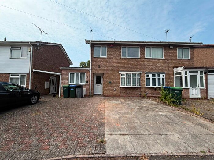 4 Bedroom Semi-Detached House To Rent In Walcot Drive, Great Barr, B43