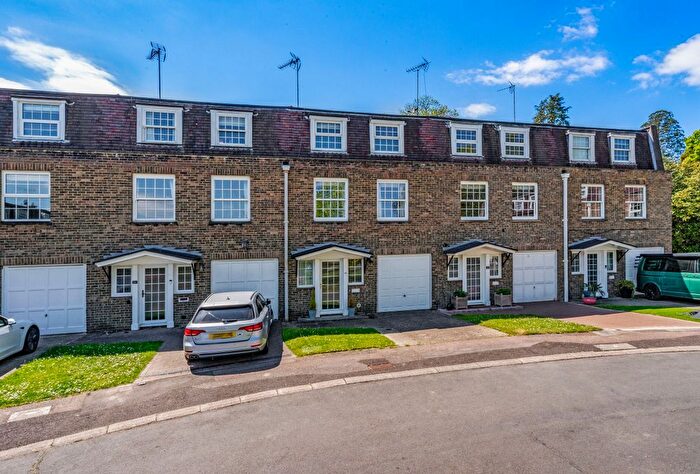 4 Bedroom Town House For Sale In Trinity Close, Tunbridge Wells, Kent, TN2