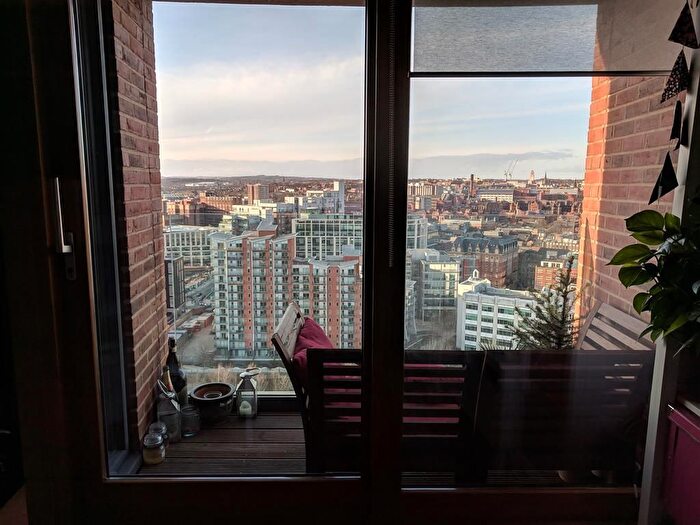 2 Bedroom Flat To Rent In Candle House, Wharf Approach, LS1