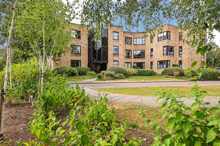 2 Bedroom Flat For Sale In Manhattan Drive, Cambridge, CB4