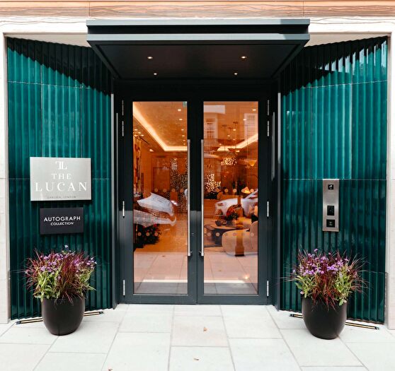 3 Bedroom Flat To Rent In The Lucan Place, Chelsea, London, SW3