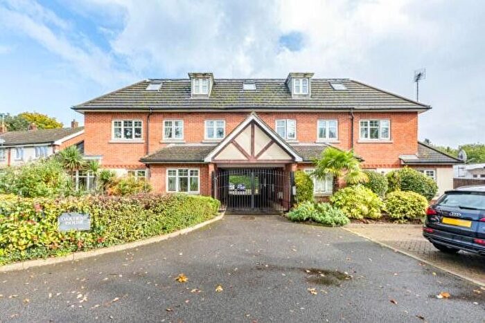 2 Bedroom Flat To Rent In Addlestone, Surrey, KT15