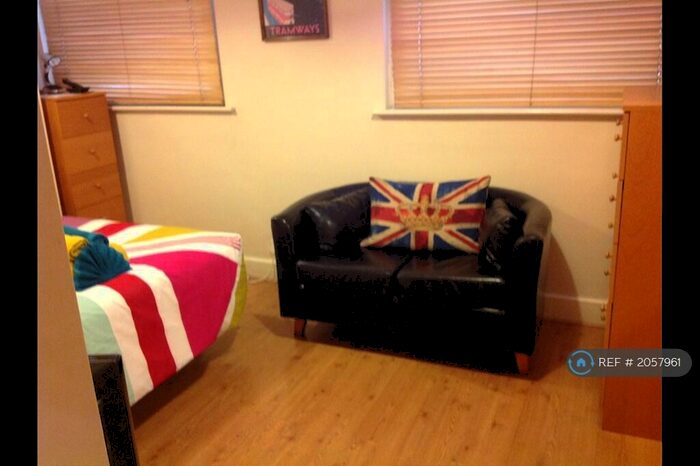 Studio To Rent In Alie St, London, E1