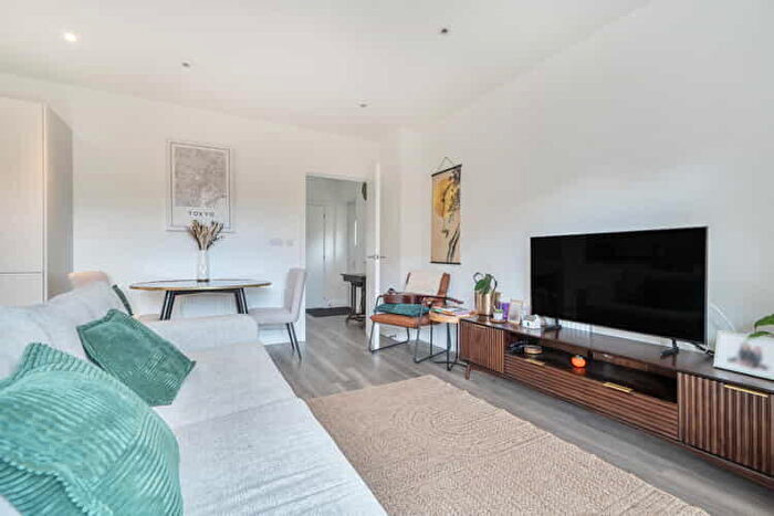 1 Bedroom Flat For Sale In Lorimer Avenue, Cranleigh, Surrey, GU6
