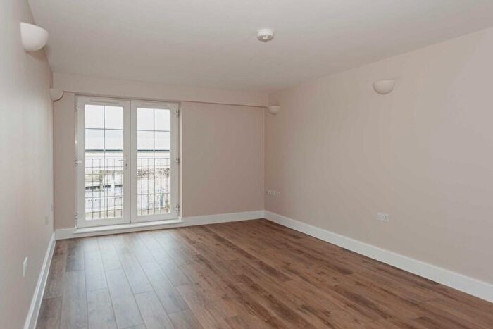 2 Bedroom Flat To Rent In Central Walk, Epsom, KT19