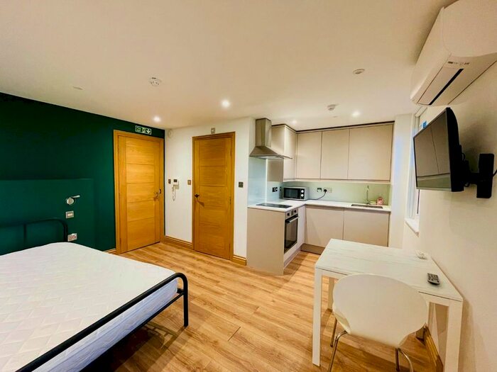 Studio To Rent In The Avenue, West Ealing, London., W13