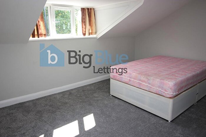 4 Bedroom House To Rent In Hyde Park Road, Leeds, LS6