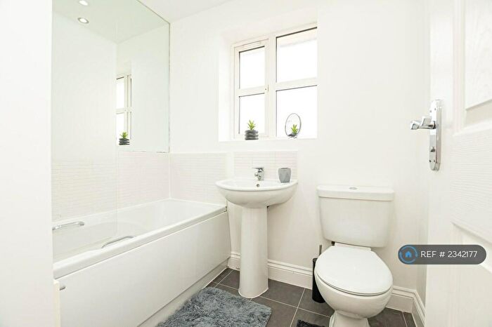 4 Bedroom Semi-Detached House To Rent In Deansleigh, Lincoln, LN1