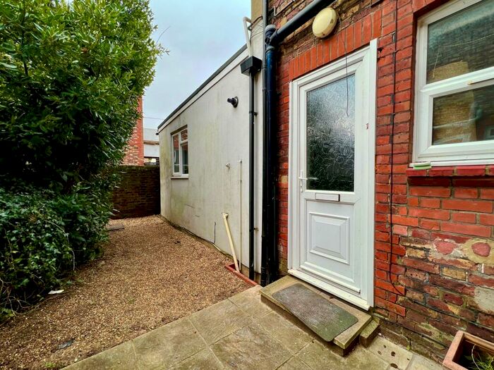 1 Bedroom Flat To Rent In Langton Road, Worthing, BN14