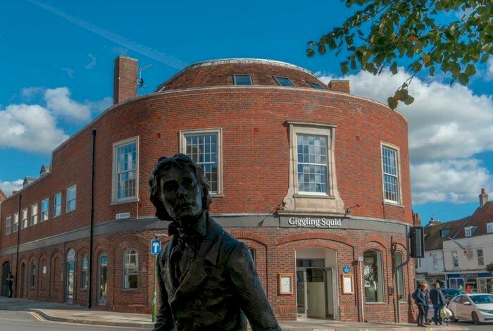 2 Bedroom Flat To Rent In Unicorn House, Eastgate Square, Chichester, PO19