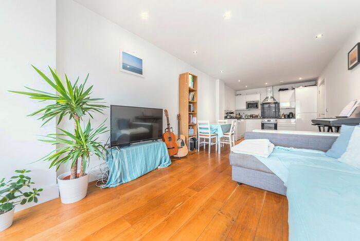 2 Bedroom Flat To Rent In Greenwich High Road, Greenwich, London, SE10