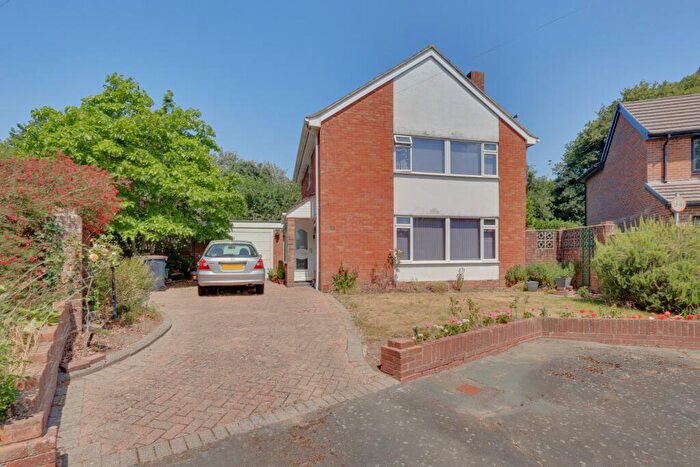 4 Bedroom Detached House For Sale In Hamilton Close, Langstone, Havant, PO9