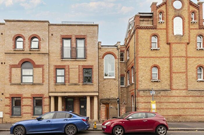 3 Bedroom Flat To Rent In Wilton Crescent, Wimbledon, SW19