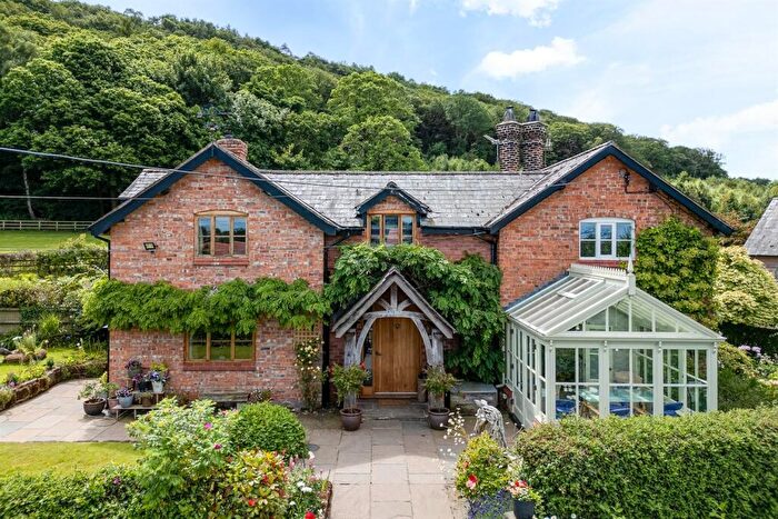 4 Bedroom Semi-Detached House For Sale In Picturesque Cottage Of Supreme Quality In Horsley Lane, Beeston, CW6