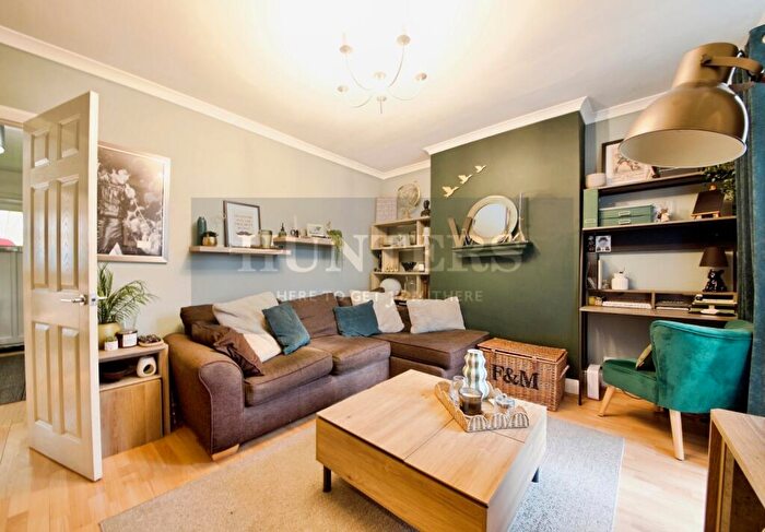 1 Bedroom Maisonette For Sale In Locket Road, Harrow, HA3