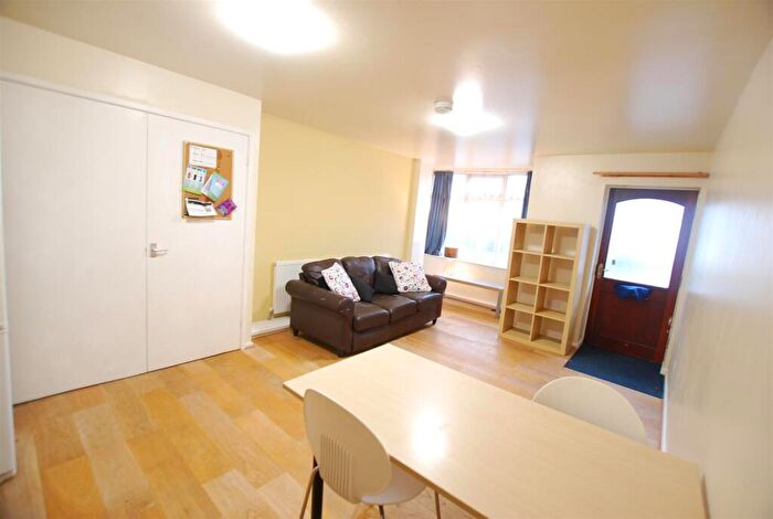 1 Bedroom Apartment To Rent In Flat, Stalker Lees Road, Ecclesall, S11