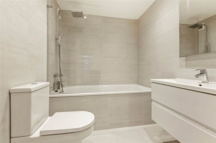 2 Bedroom Flat To Rent In Century Court, Grove End Road, NW8