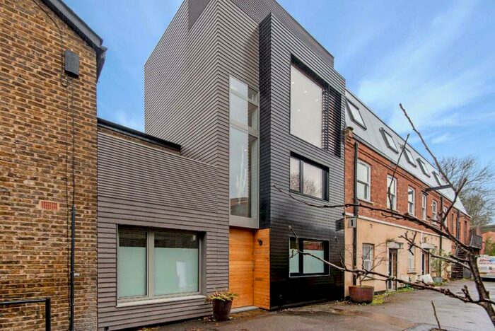 2 Bedroom House To Rent In Trafalgar Mews, Hackney Wick, E9