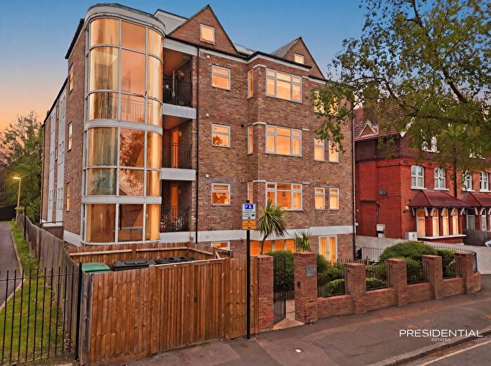 2 Bedroom Flat For Sale In Roca Court, Wanstead, E11