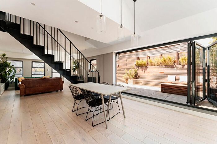 3 Bedroom Flat To Rent In Chilton Street, London, E2