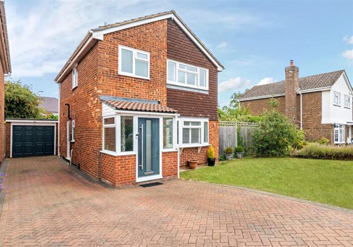 3 Bedroom Detached House For Sale In Benning Way, Wokingham, Berkshire, RG40