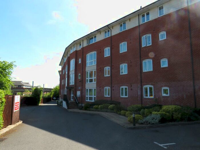 2 Bedroom Apartment To Rent In North Drive, Hatfield, AL9