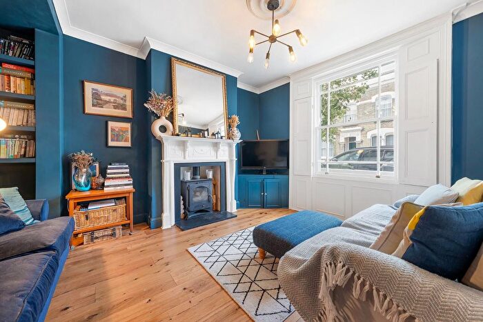 3 Bedroom Property For Sale In Elm Park, SW2