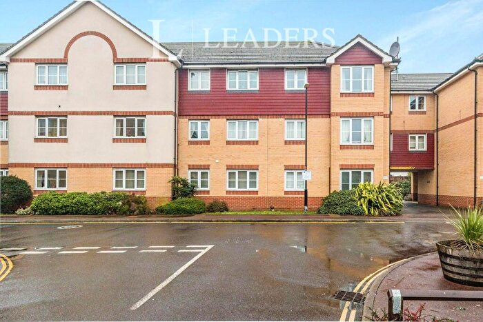 2 Bedroom Apartment For Sale In The Fairways, Portsmouth, Hampshire, PO6