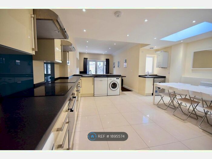 8 Bedroom Terraced House To Rent In Minny Street, Cardiff, CF24