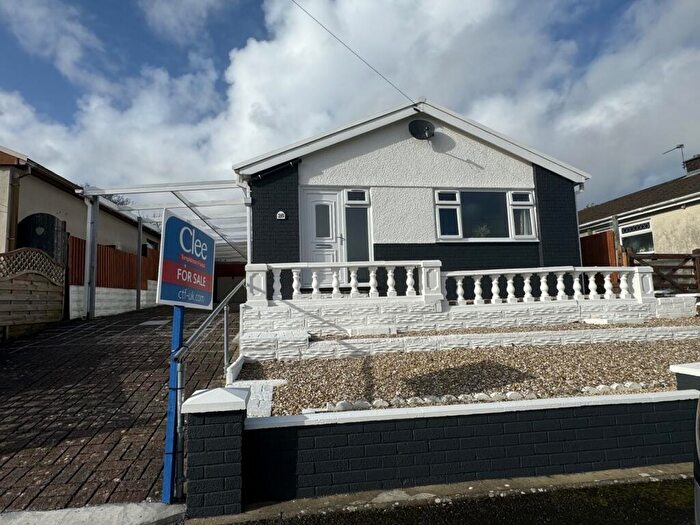 2 Bedroom Detached Bungalow For Sale In Derlyn Park, Tycroes, Ammanford, Carmarthenshire., SA18
