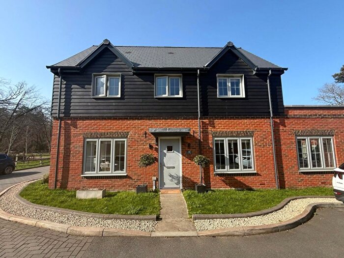 3 Bedroom Detached House For Sale In Deepdene Lane, Deepcut, Camberley, Surrey, GU16