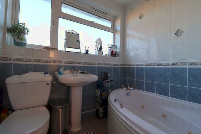 3 Bedroom Semi-Detached House For Sale In Ilford Close, Stopsley, Luton, Bedfordshire, LU2