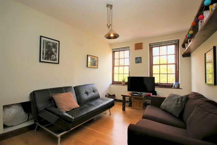 2 Bedroom Flat To Rent In Avenell Road, N5
