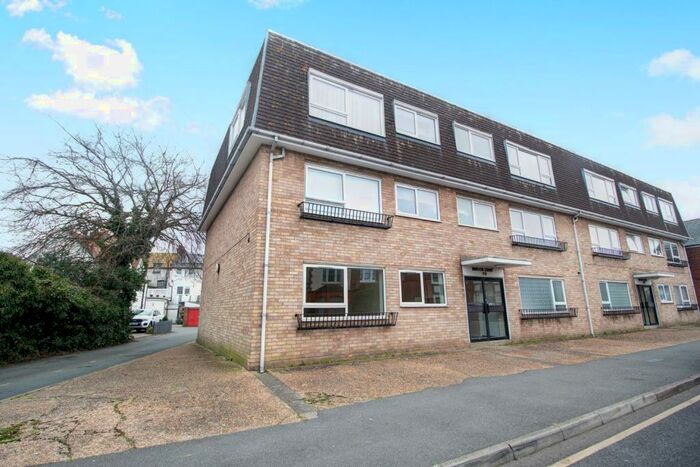 2 Bedroom Flat To Rent In Winston Court, Frinton On Sea, CO13