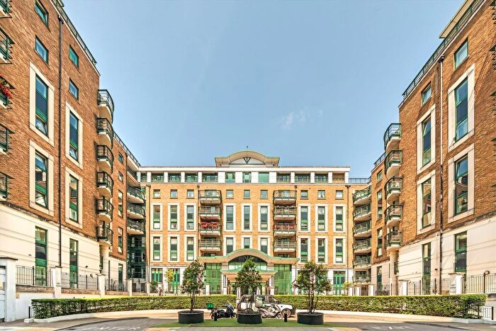 2 Bedroom Flat To Rent In Beckford Close, Earls Court, W14