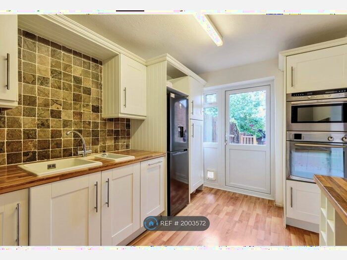 2 Bedroom Bungalow To Rent In Barnfield Road, Kent, BR5