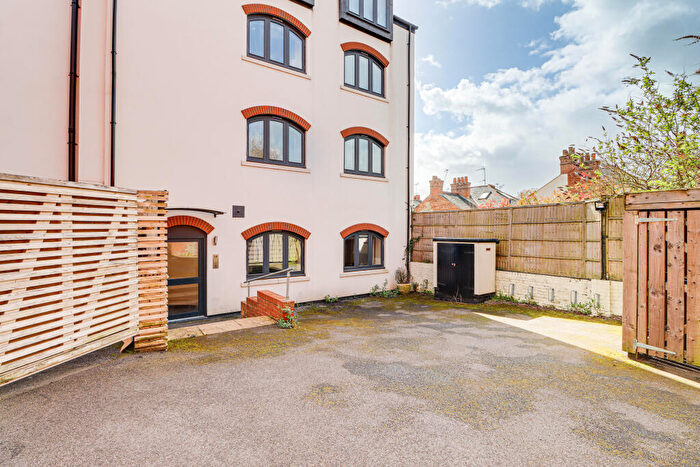 2 Bedroom Flat For Sale In London Road, St Albans, AL1