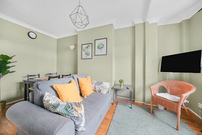 1 Bedroom Flat To Rent In St. Georges Buildings, St. Georges Road, SE1