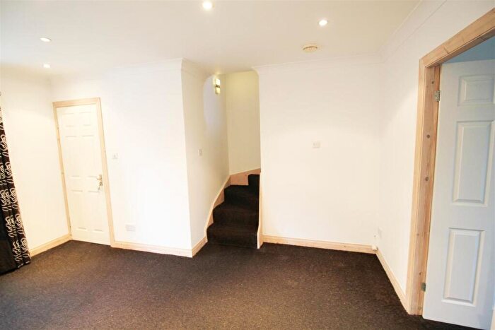 4 Bedroom Semi-Detached House To Rent In Richards Close, Audenshaw, Manchester, M34