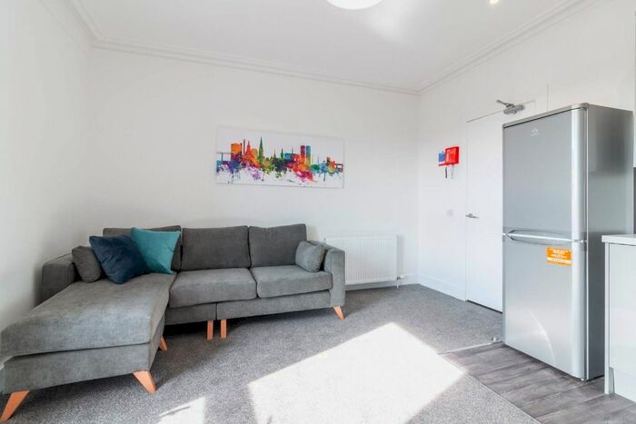 3 Bedroom Flat To Rent In Shepherds Loan, West End, Dundee, DD2