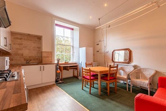 4 Bedroom Flat To Rent In South Oxford Street, Edinburgh, EH8